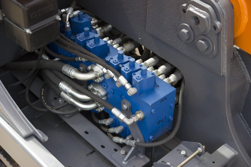 Гидрораспределитель экскаватора UMG e200c