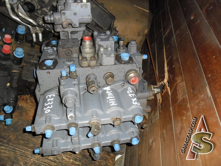 Распределитель гидравлический Хитачи 200