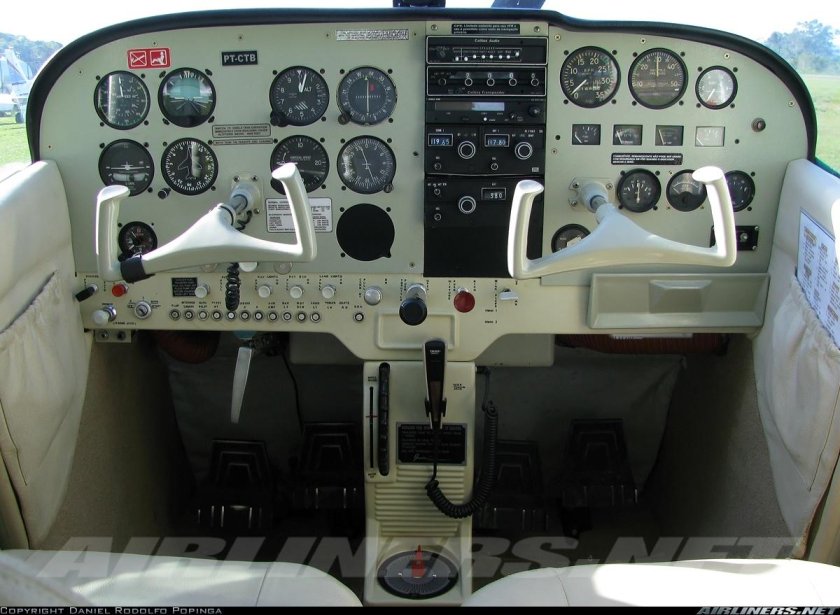 Кабина Цессна 172