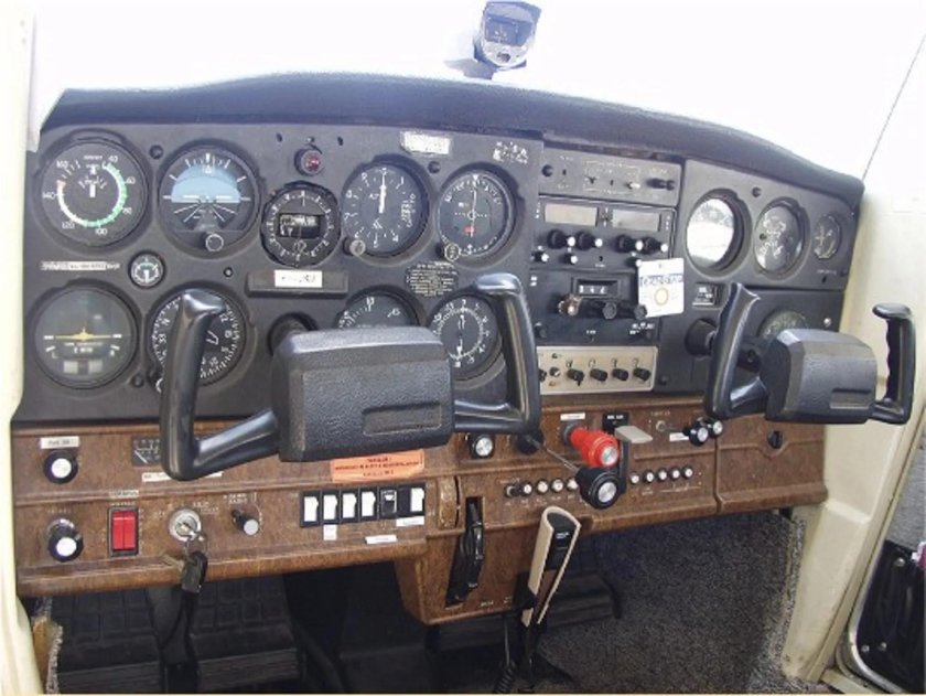 Cessna 152 кабина