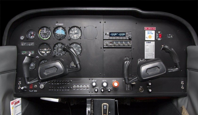 Приборная панель Cessna 172