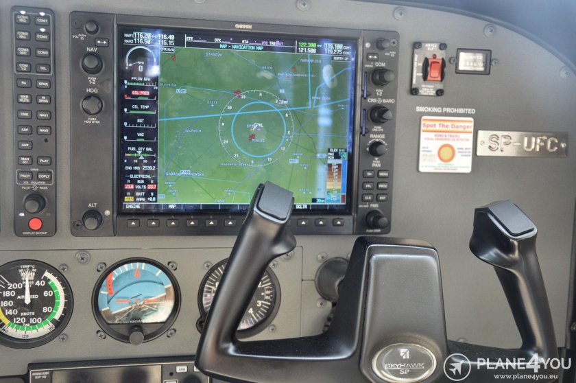 Кабина Cessna 172s Garmin g1000