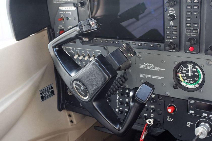 Кабина Cessna 172s Garmin g1000