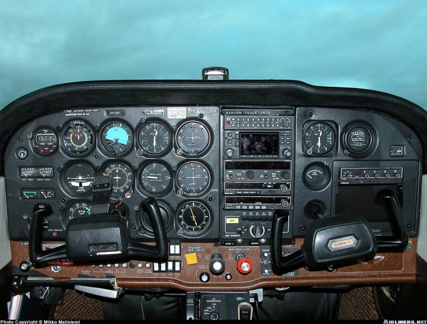 Cessna 172 Cockpit
