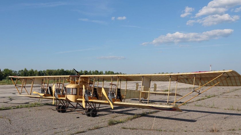 Самолет Илья Муромец кабина