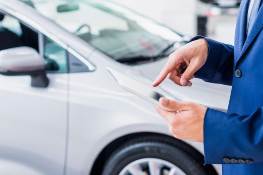 Продавец авто