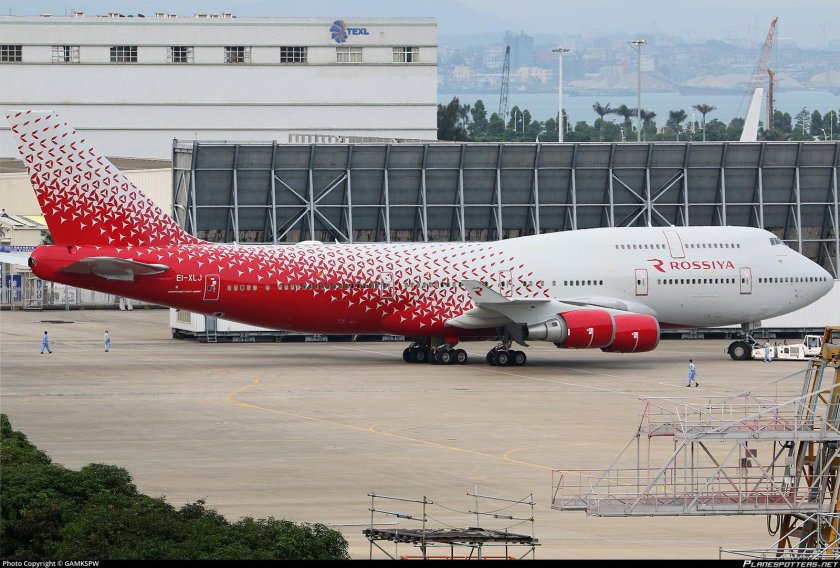 Самолет 747 400