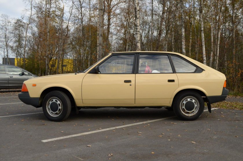 Машина Москвич 2141