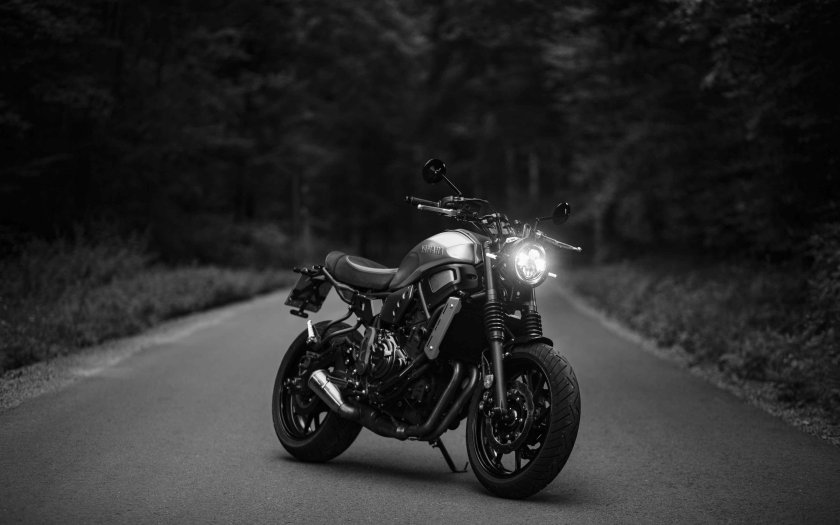 Черный мотоцикл