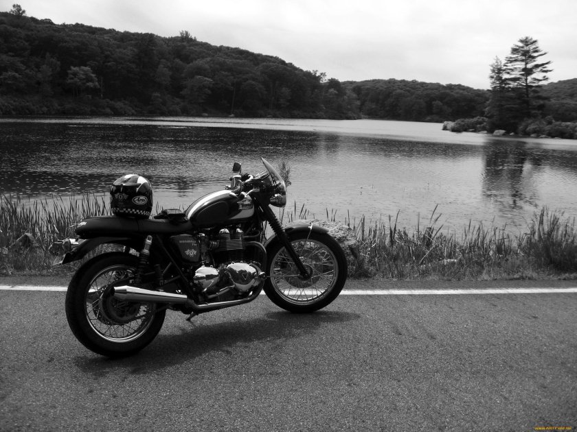 Черный мотоцикл