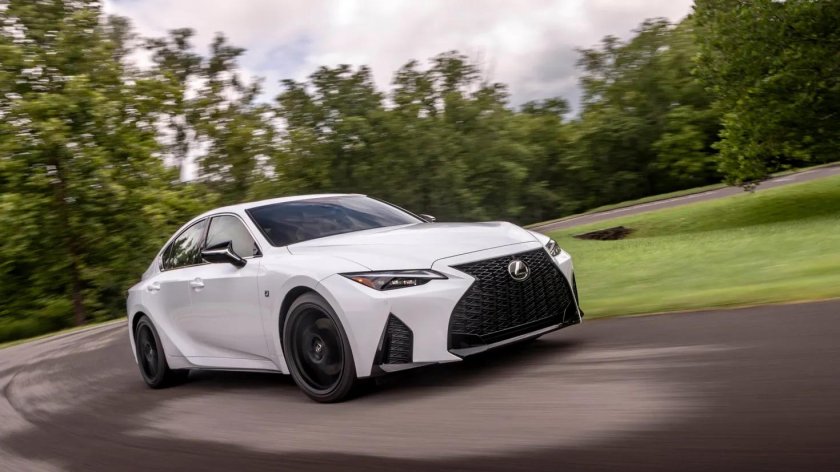 Lexus is 350 f sport 2021