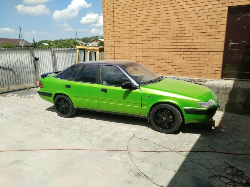 Дэу Эсперо зеленая