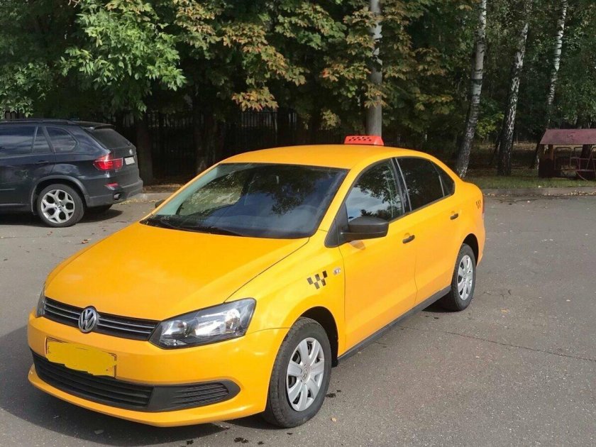 Volkswagen Polo жёлтый 002