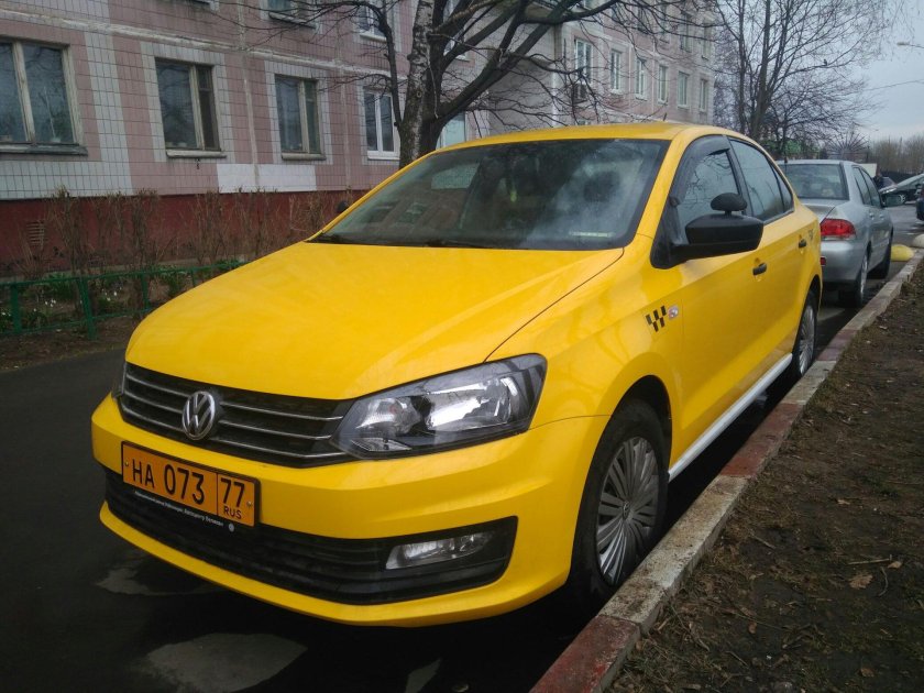 Фольксваген поло 2016 жёлтая