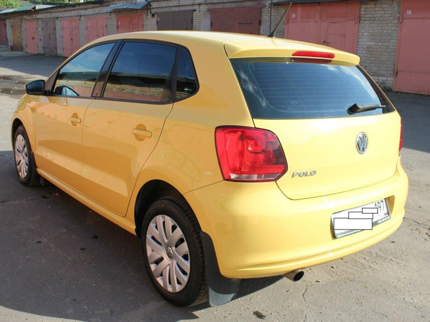 Фольксваген поло желтый хэтчбек