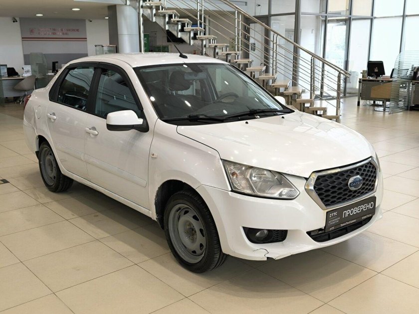 Датсун седан белый