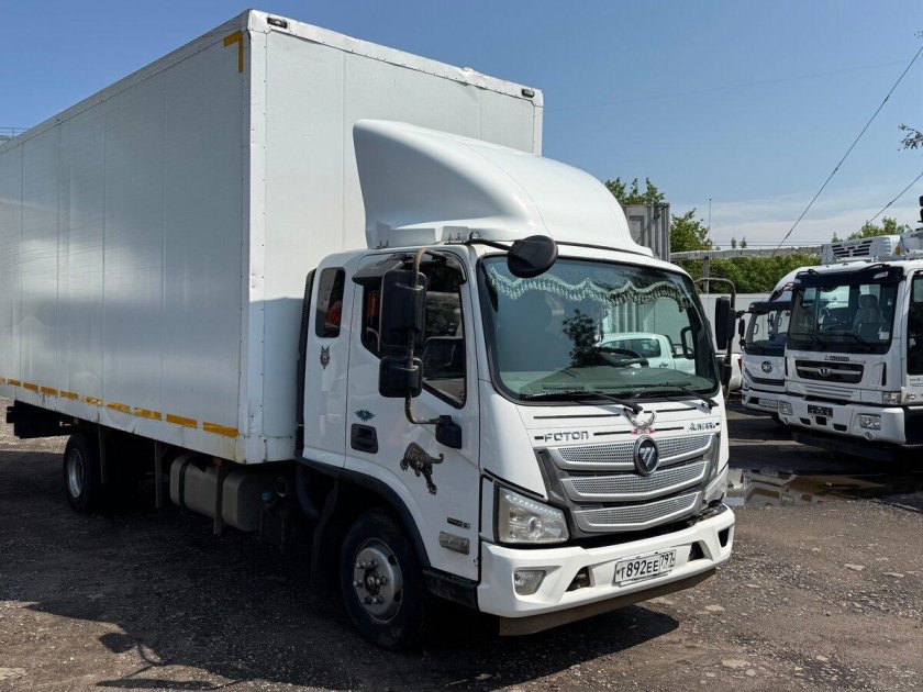 Тентованный грузовик