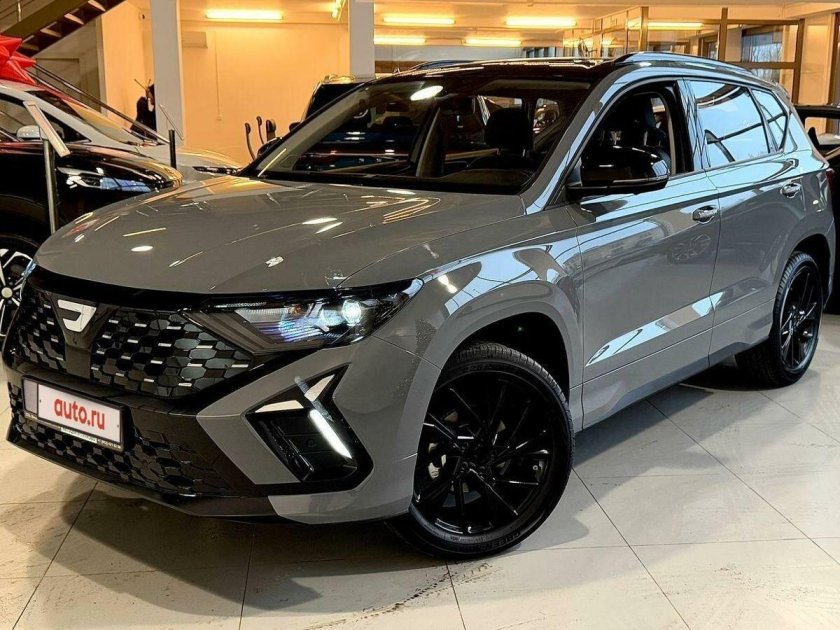 Серый внедорожник