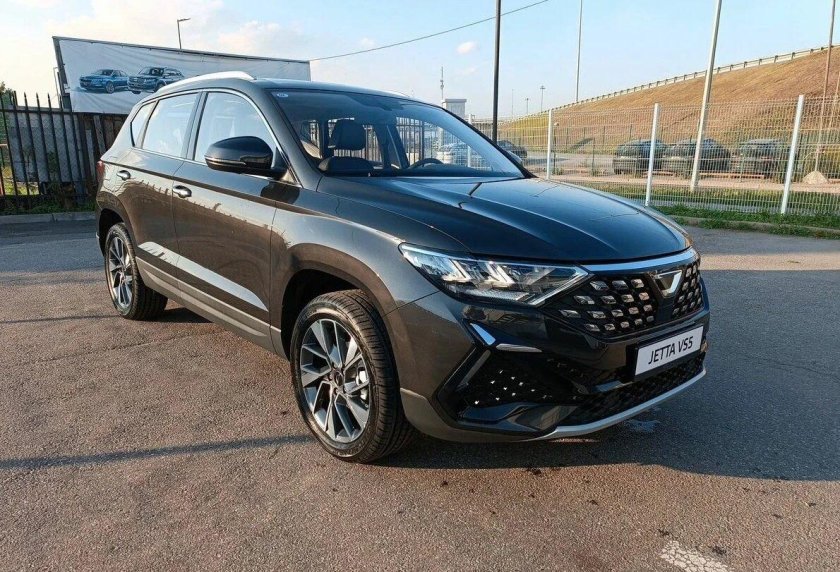 Серый внедорожник