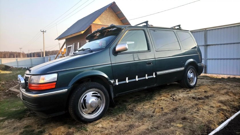 Додж Караван 2 поколения