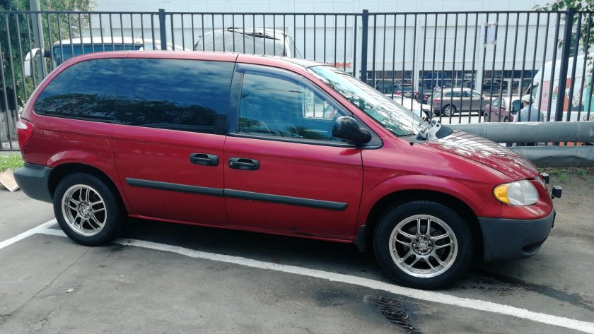 Dodge Caravan 4