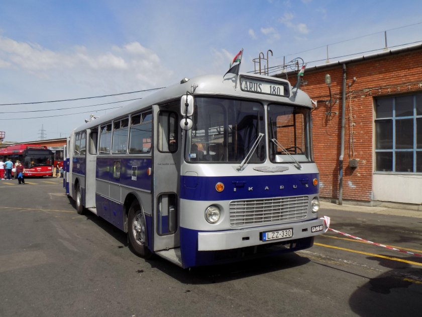 Автобус икарус