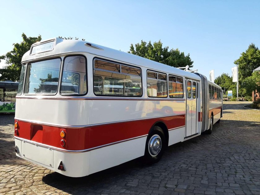 Икарус старый