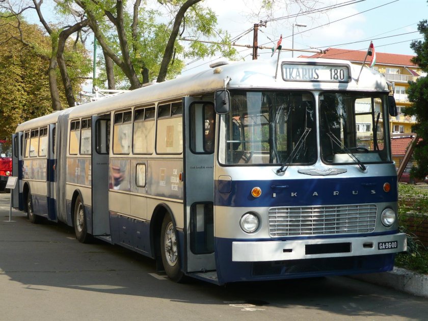 Автобус икарус