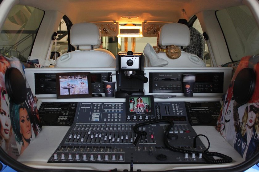 Студия звукозаписи в машине