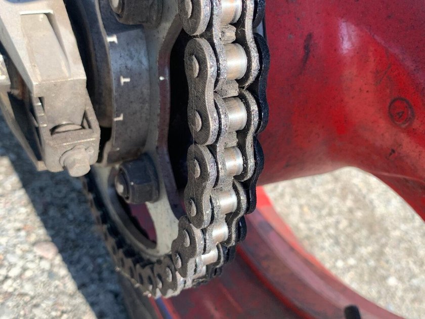 Цепь на мотоцикле