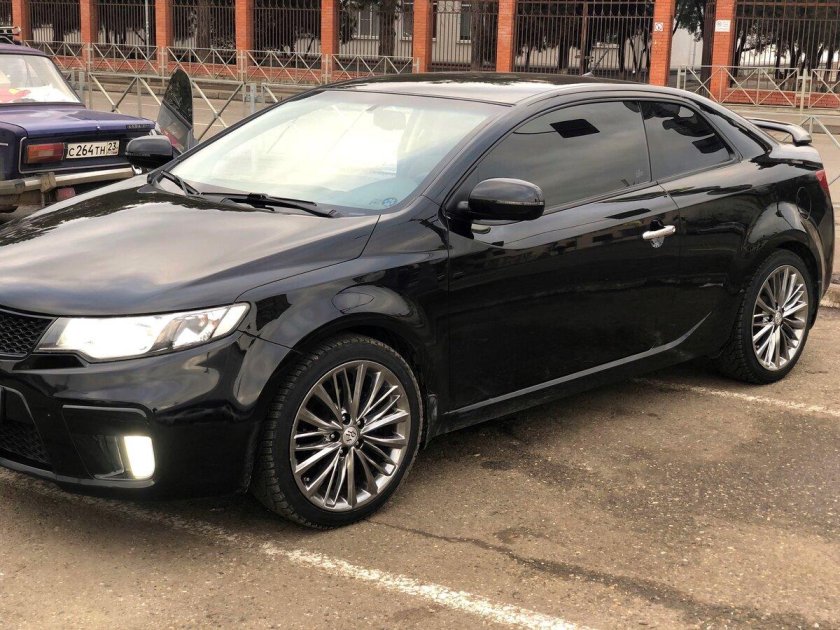 Kia Cerato 2 черная