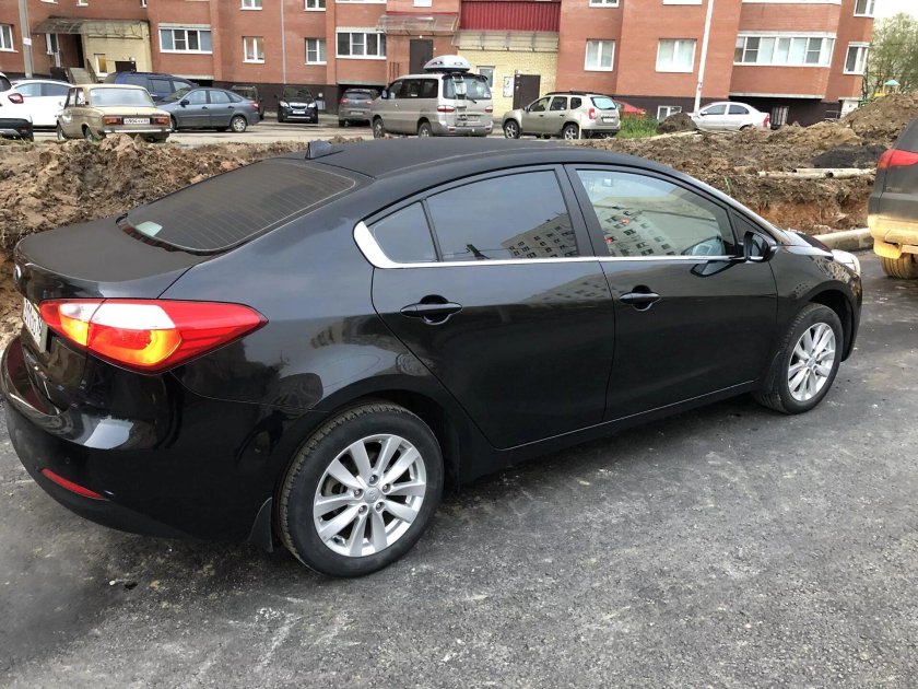 Kia Cerato черная