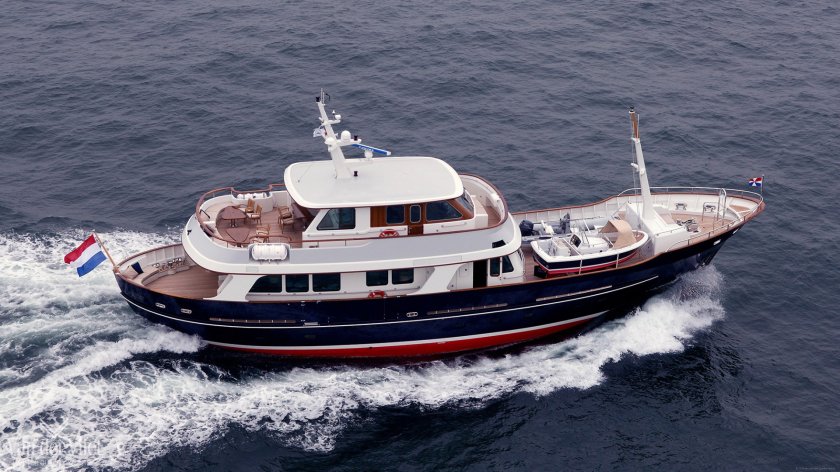 Голландские моторные яхты водоизмещающие