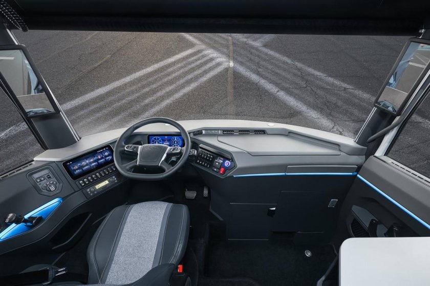 Водительское место грузовика