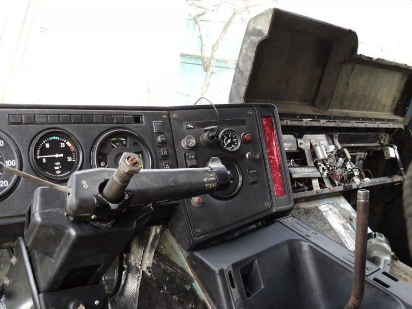 Приборная панель Татра 815