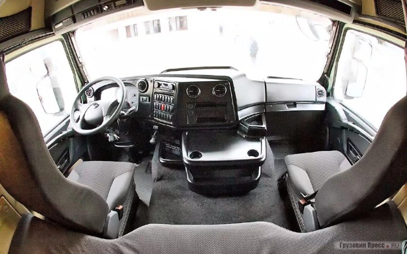 Тягач МАЗ 5440 салон