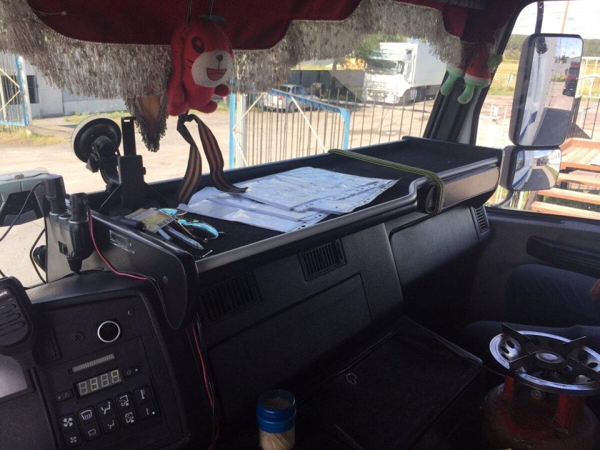 Столик на панель МАЗ 5440