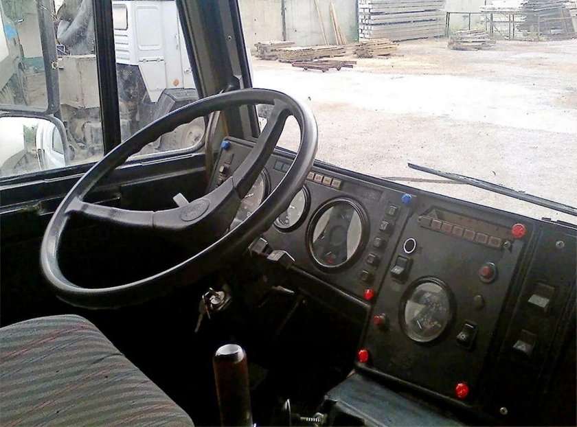 МАЗ 6303 кабина внутри