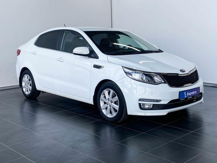 Белая киа рио