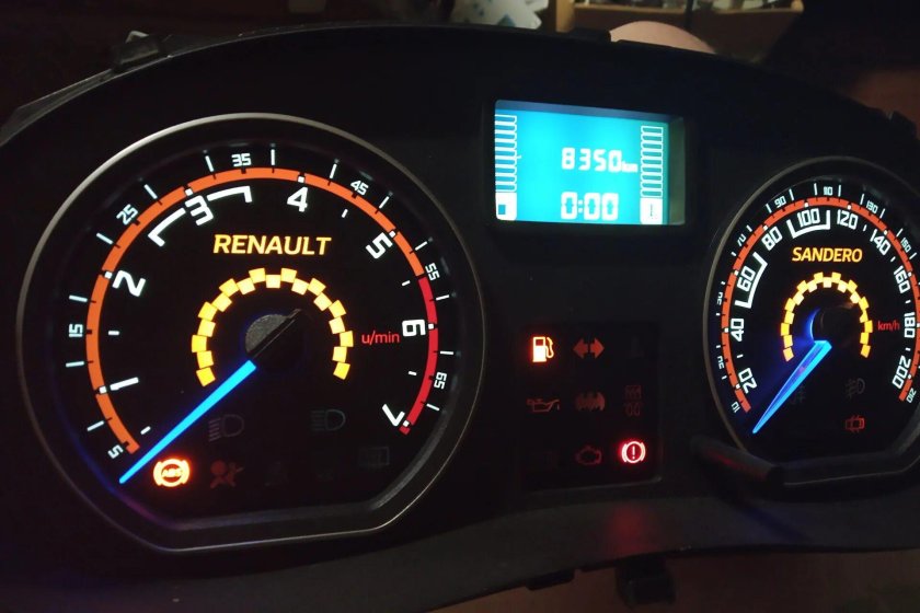 Renault Sandero 2012 комбинация приборов