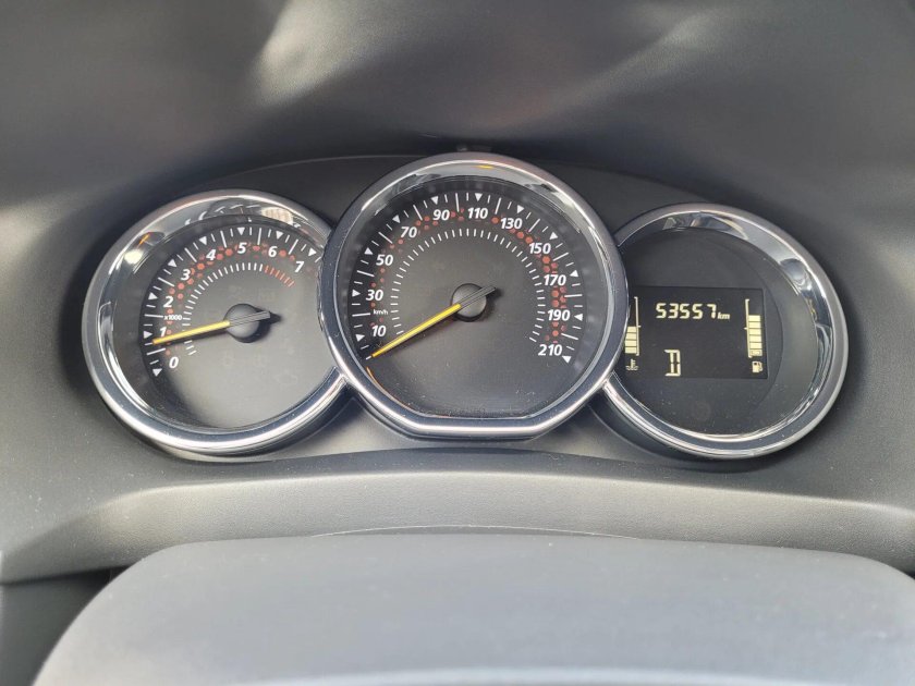 Панель приборов Рено Сандеро степвей 2