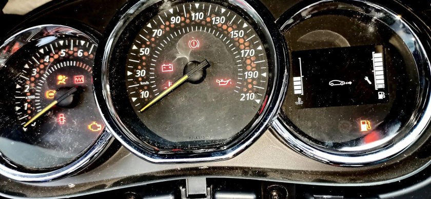 Панель приборов Renault Sandero Stepway