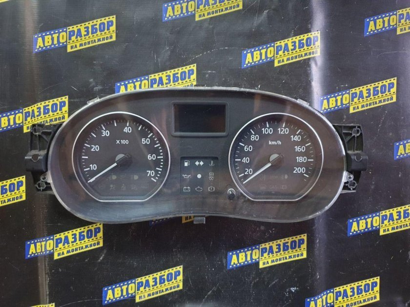 Приборная панель Рено Сандеро 1