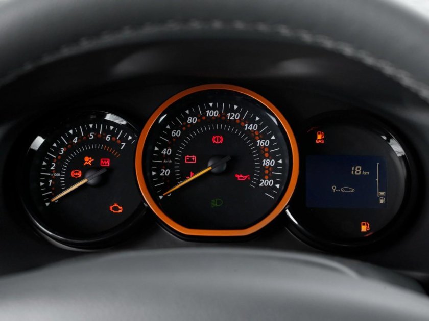 Панель Рено Сандеро степвей 2