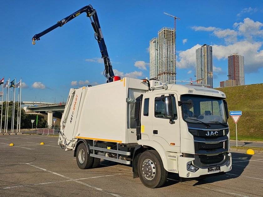 Мусоровоз с задней загрузкой