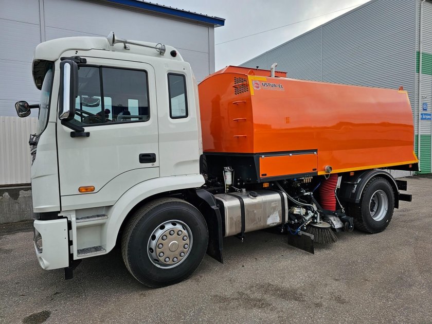 Вакуумная подметально уборочная машина