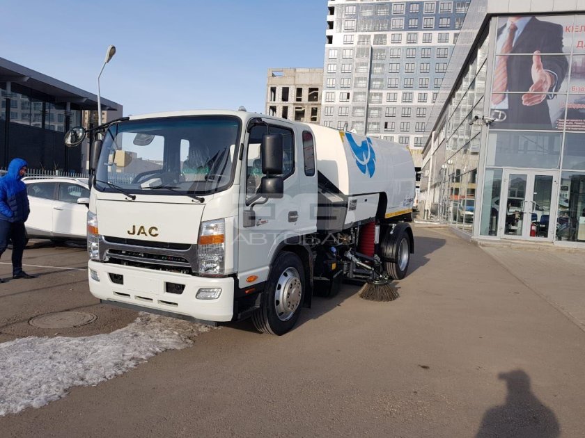 JAC вакуумная подметально-уборочная машина