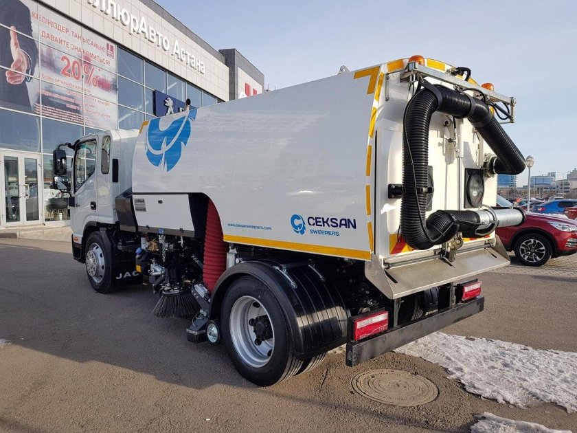 JAC вакуумная подметально-уборочная машина