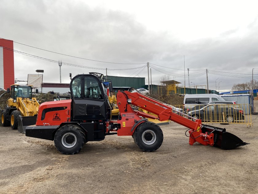 Фронтальный телескопический погрузчик