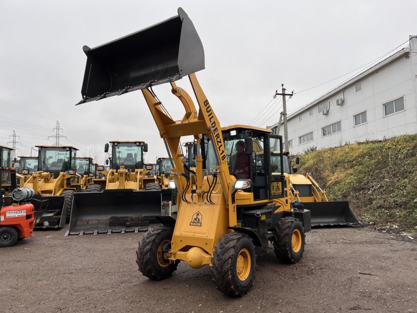 Фронтальный погрузчик Builder